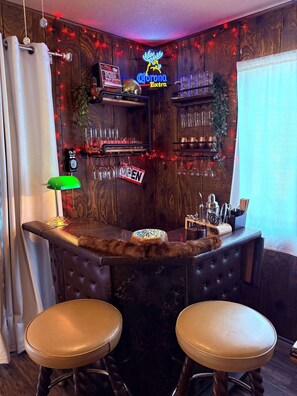 Bar (on property) - Navigate Stays Retro Big Bear Cabin Near Slopes (Big Bear)