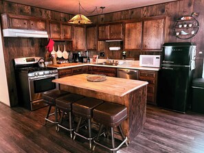 Private kitchen - Navigate Stays Retro Big Bear Cabin Near Slopes (Big Bear)