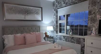 Room-dernvale House -double Room - Sleep