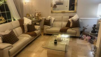 Shared Dormitory, 1 Bedroom, Smoking, Patio | Living room