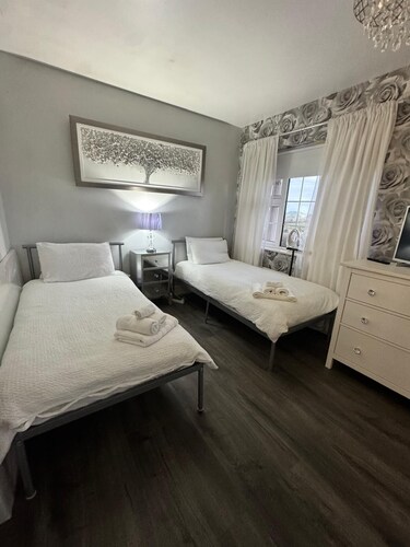 Room-dernvale House -double Room - Sleep