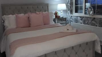 Shared Dormitory, 1 Bedroom, Smoking, Patio | 1 bedroom