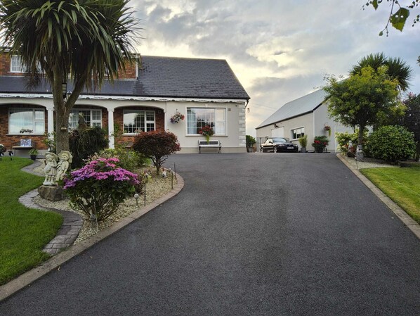 Shared Dormitory, 1 Bedroom, Smoking, Patio | Exterior - Room-dernvale House -double Room - Sleep (Emyvale)