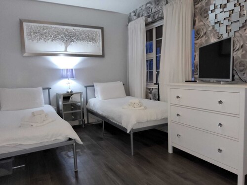 Room-dernvale House -double Room - Sleep