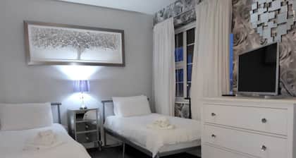 Room-dernvale House -double Room - Sleep