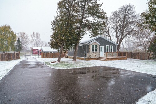 Cozy Collingwood Farmhouse, With Sauna