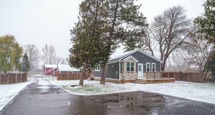 Cozy Collingwood Farmhouse, With Sauna