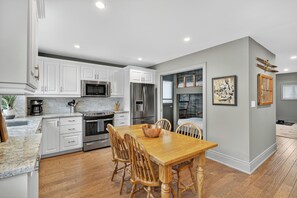 Unclassified image, 4 of 43, button