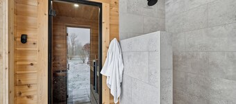 Cozy Collingwood Farmhouse, With Sauna