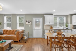 Unclassified image, 3 of 43, button