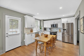 Unclassified image, 5 of 43, button