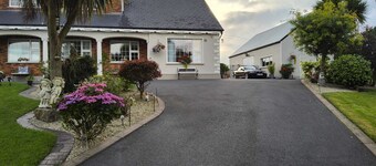 Room-dernvale House - Double Room Sleeps