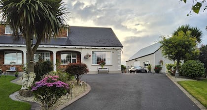 Room-dernvale House - Double Room Sleeps