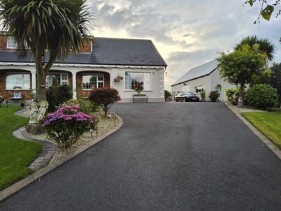 Room-dernvale House - Double Room Sleeps