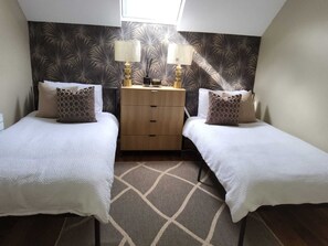1 bedroom - Room-dernvale House - Double Room Sleeps (Emyvale)
