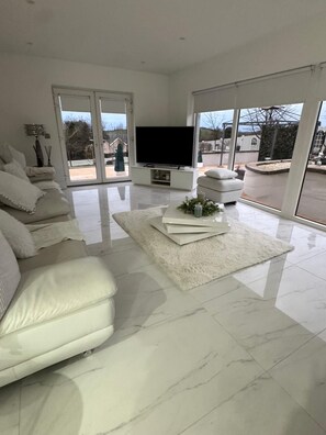 Shared Dormitory, 1 Bedroom, Smoking, Patio | Living area