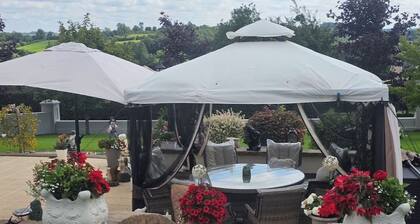 Room-dernvale House -double Room Sleeps