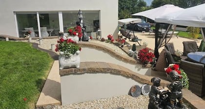 Room-dernvale House -double Room Sleeps