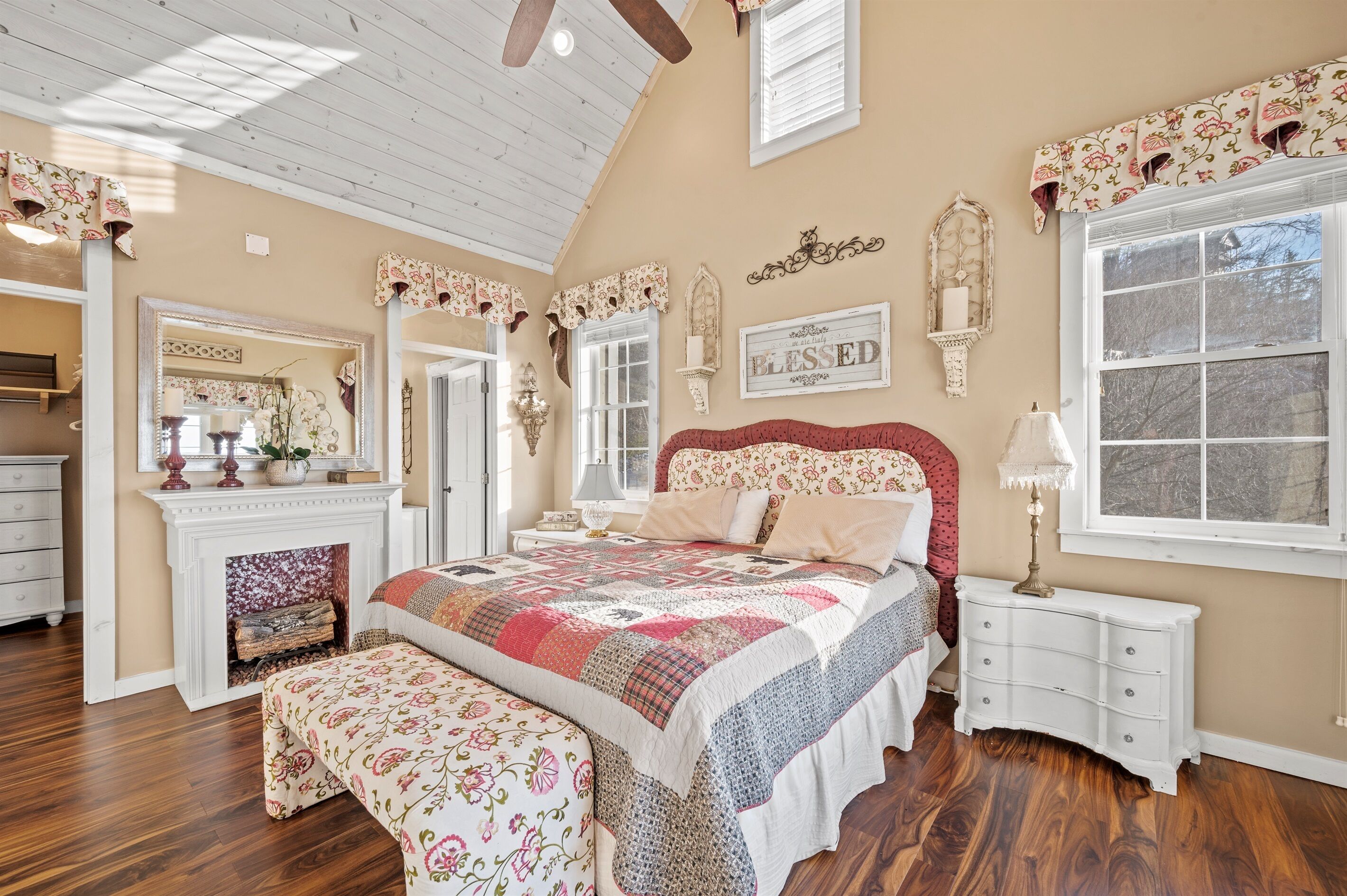 3 bedrooms, desk, free WiFi, bed sheets