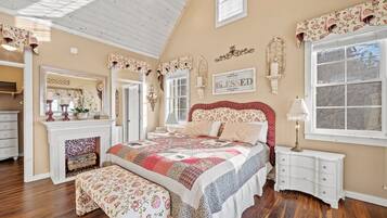 3 bedrooms, desk, free WiFi, bed sheets