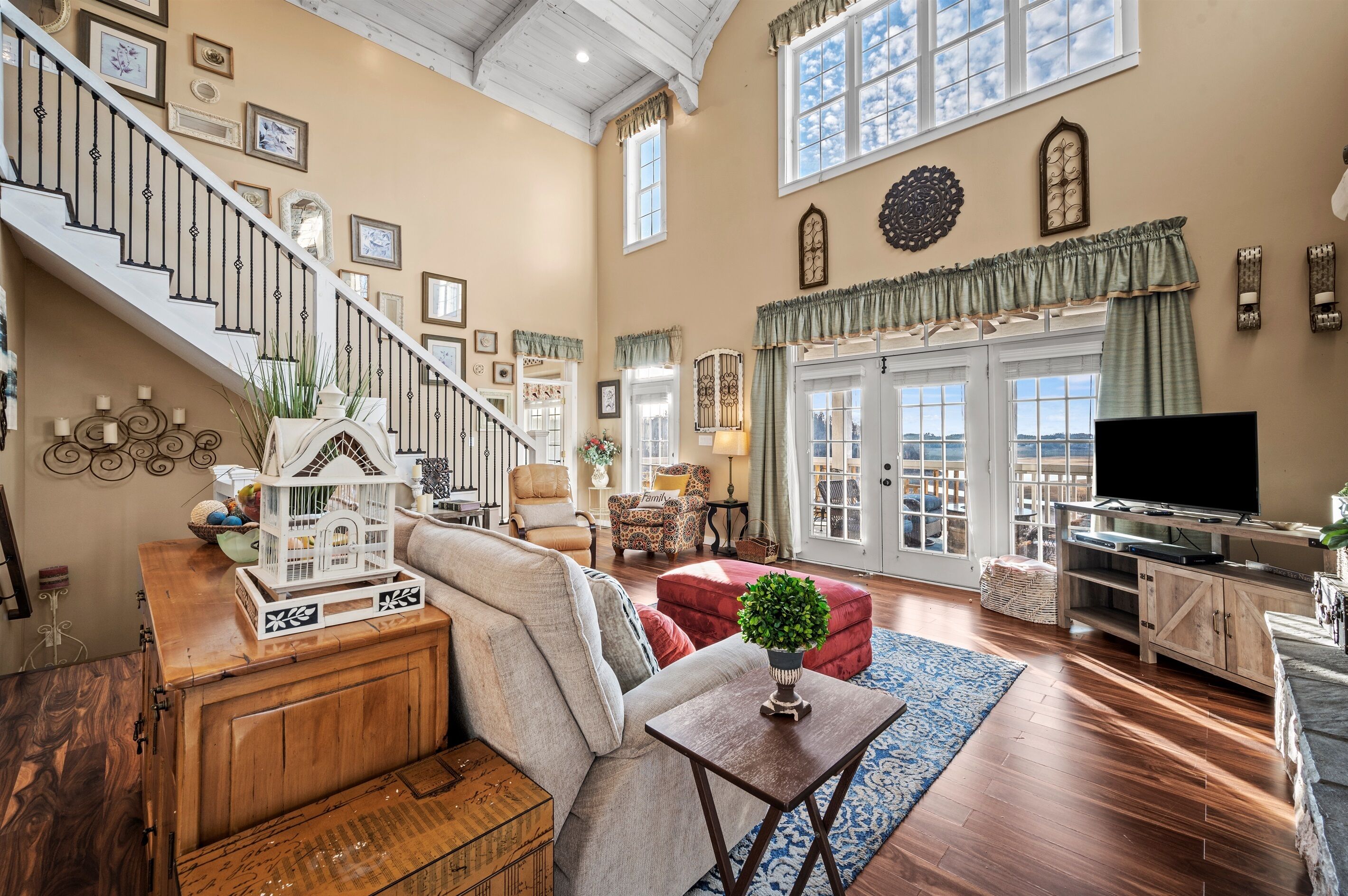 Smart TV, fireplace, offices