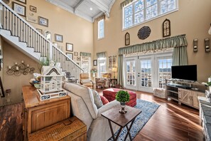 スマートテレビ、暖炉、書斎 / ワークスペース