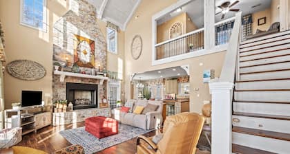 9 to 5 | Lakefront Retreat in the Smokies