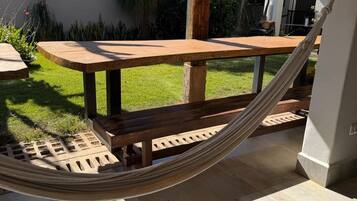 Suite Deluxe, vistas al jardín | Restaurante al aire libre