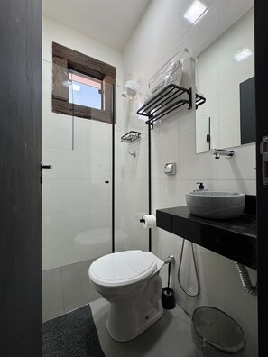 Standard Suite, City View | Bathroom | Shower, free toiletries, towels, soap - POUSADA CARRO DE BOI (Lavras)