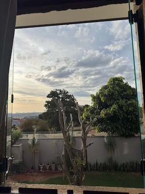 Suite estándar, vista a la ciudad | Interior