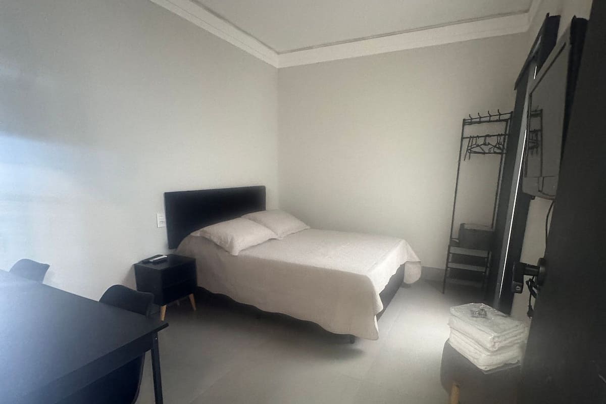Ropa de cama hipoalergénica y escritorio