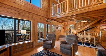 Lake Access Cabin • Quiet Setting Near Town