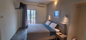1 habitación, tabla de planchar con plancha, wifi y ropa de cama 