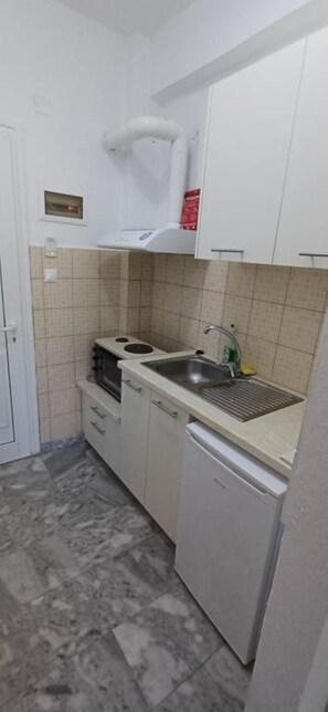 Private kitchen - Villa kavourakia studio with sea view (4CRX+VJ Skiathos)