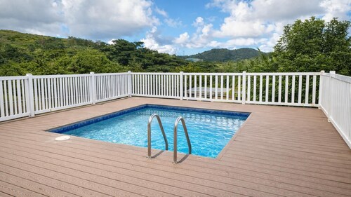 Mountain Haven - 
Charming Villa in the Cedar Grove Foothills