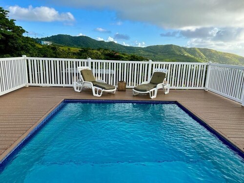 Mountain Haven - 
Charming Villa in the Cedar Grove Foothills