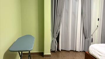 1 bedroom, iron/ironing board, internet, bed sheets