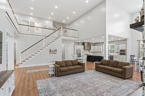 Unclassified image, 4 of 49, button - Creekside Luxury Retreat on 22 Acres (Louisville)