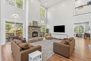 Unclassified image, 5 of 49, button - Creekside Luxury Retreat on 22 Acres (Louisville)