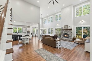 Unclassified image, 2 of 49, button - Creekside Luxury Retreat on 22 Acres (Louisville)