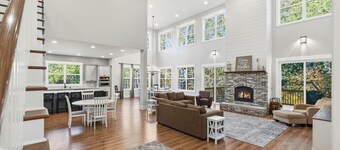 Creekside Luxury Retreat on 22 Acres