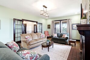 Unclassified image, 3 of 50, button - The Harris House - 200 Acre Farm Estate (Propsect)