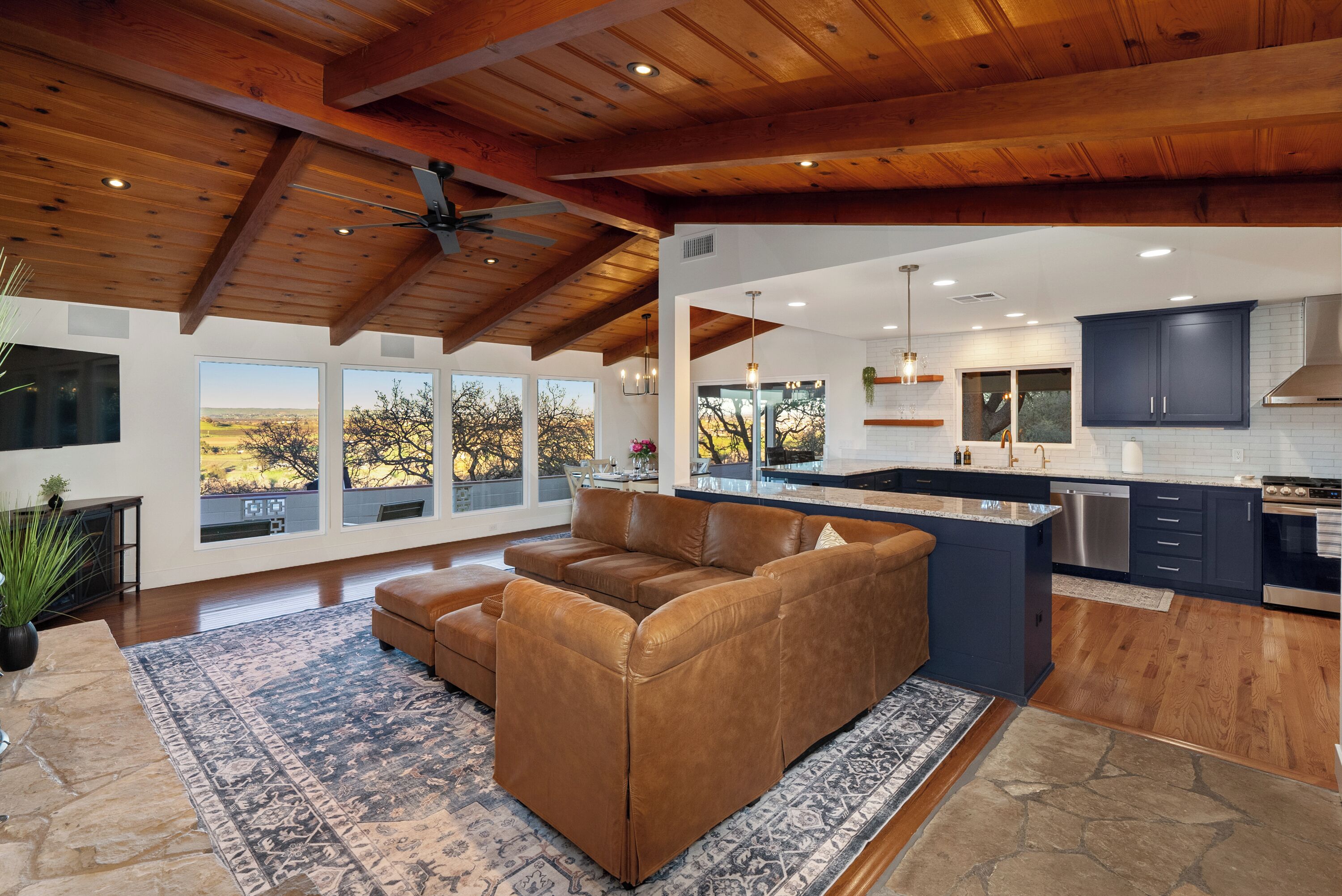 المنشأة من الداخل