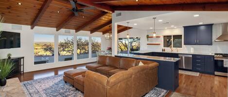 المنشأة من الداخل