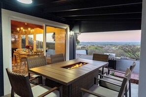 Outdoor dining - Harley’s Hideaway | Hilltop Views, Hot Tub & Pets (Paso Robles)
