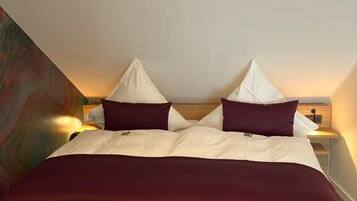 Comfort-Doppelzimmer, Blick auf den Innenhof | Zimmersafe, kostenloses WLAN