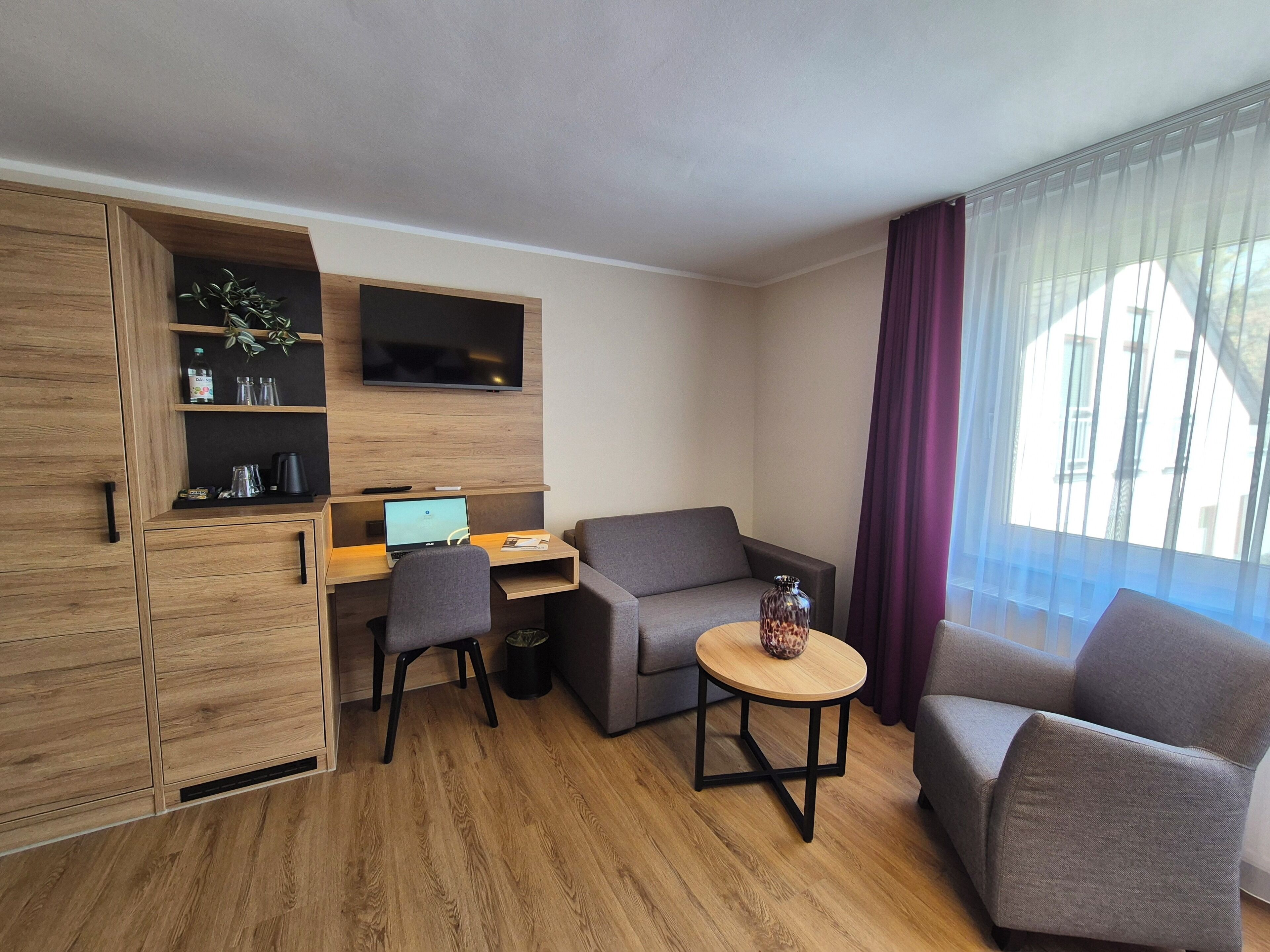 Deluxe-Doppelzimmer, Blick auf den Innenhof | Zimmersafe, kostenloses WLAN