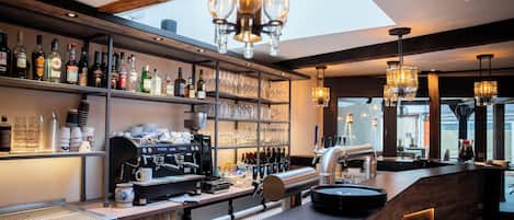 Bar (trong khuôn viên)