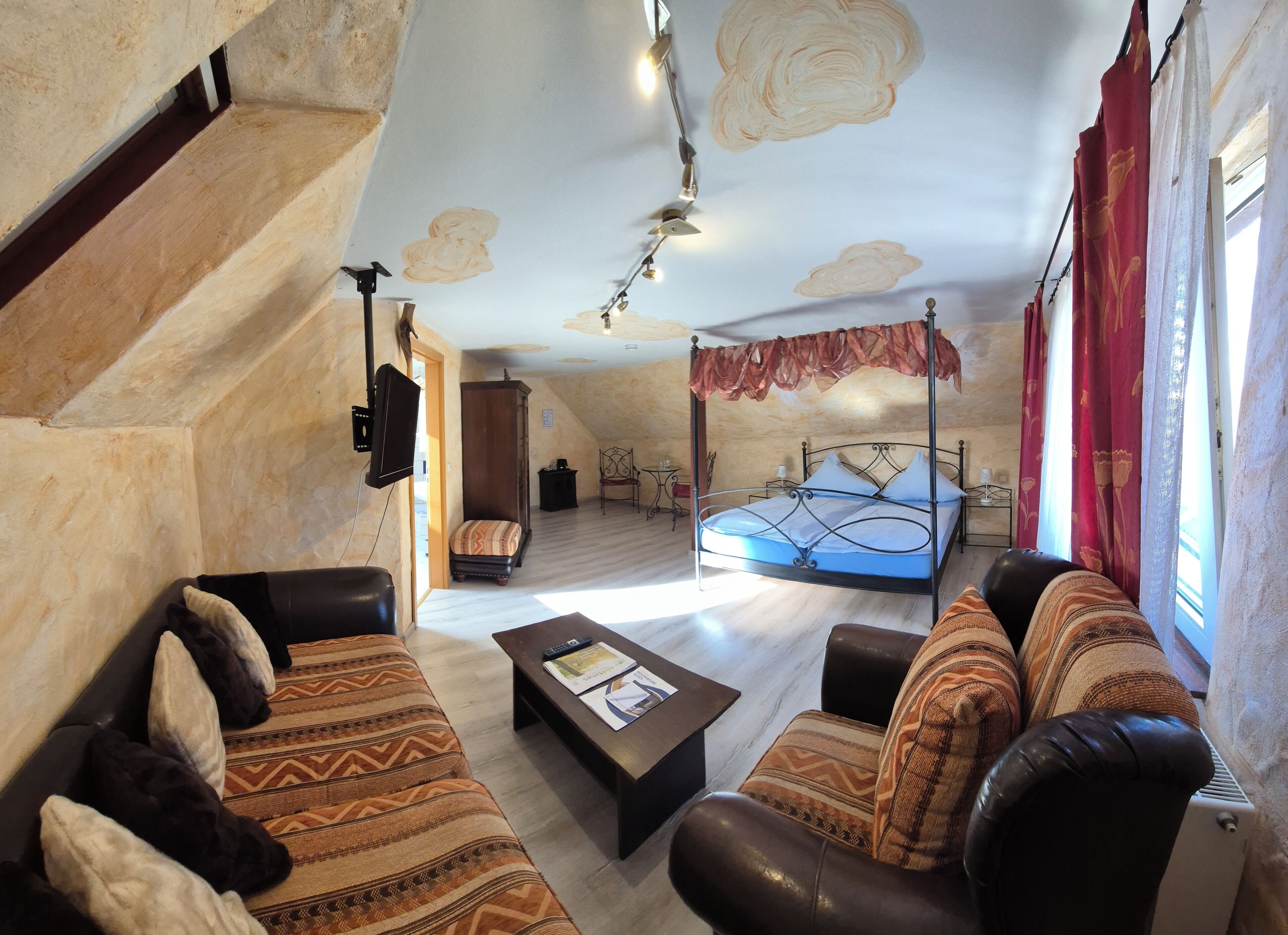 Kahden hengen deluxe-huone, näköala pihalle | Tallelokero huoneessa, ilmainen Wi-Fi