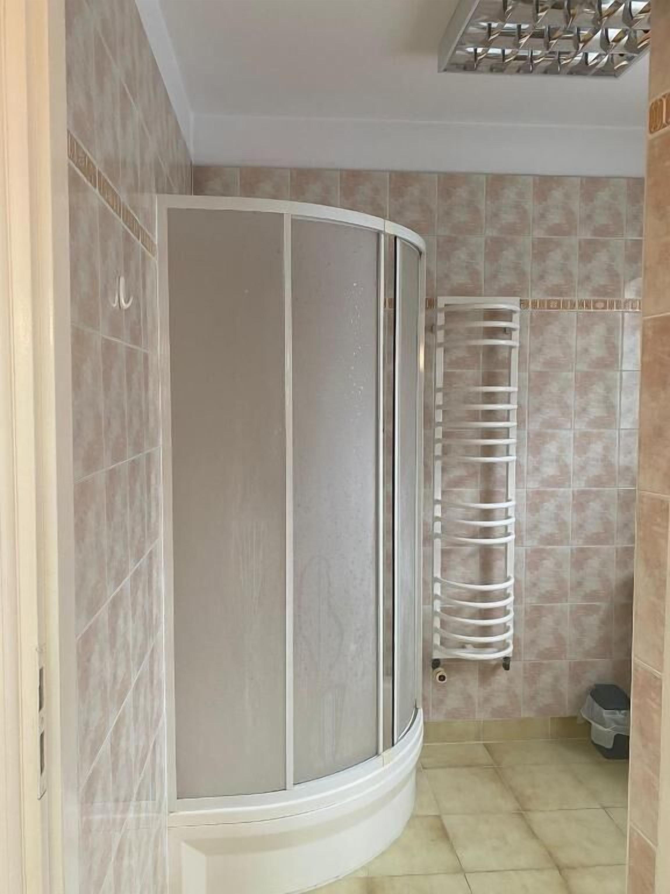 Standard Room, 1 Double Bed | Bathroom | Bathtub, jetted tub, hair dryer, toilet paper